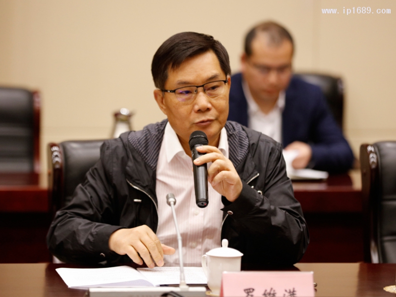 中國(guó)塑協(xié)BOPP專委會(huì)理事長(zhǎng)、廣東德冠薄膜新材料股份有限公司董事長(zhǎng)兼總裁羅維滿